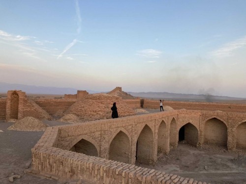 Stará polorozpadlá caravanserai